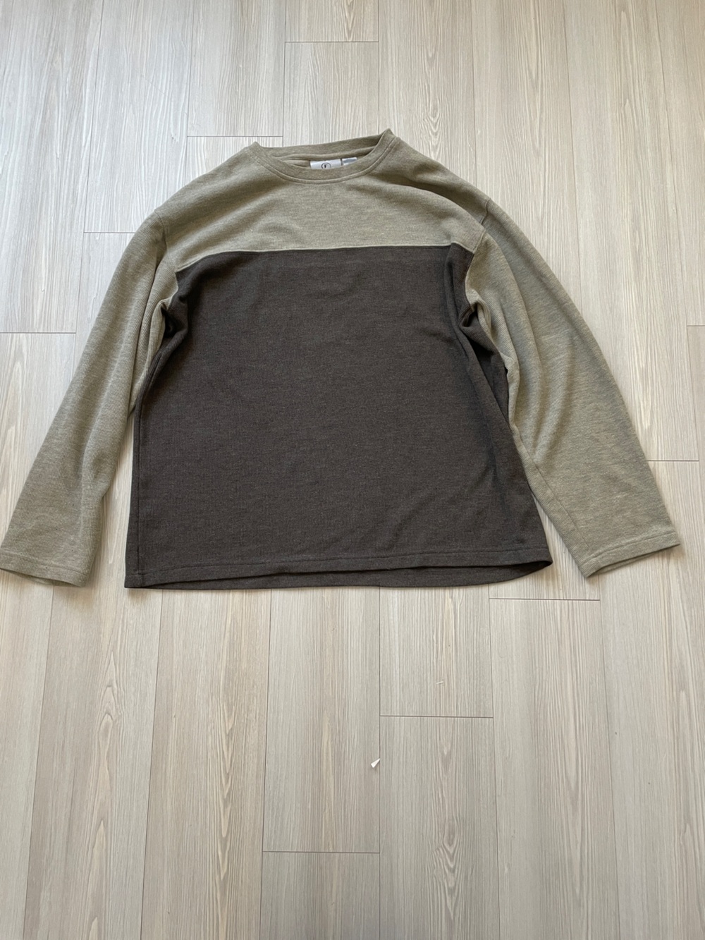 Men's Two-Tone Crewneck Sweater in Olive and Dark Brown